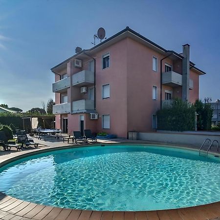 Giada Palace Apartments & Pool - Giada Palace Group ลุคคา ภายนอก รูปภาพ