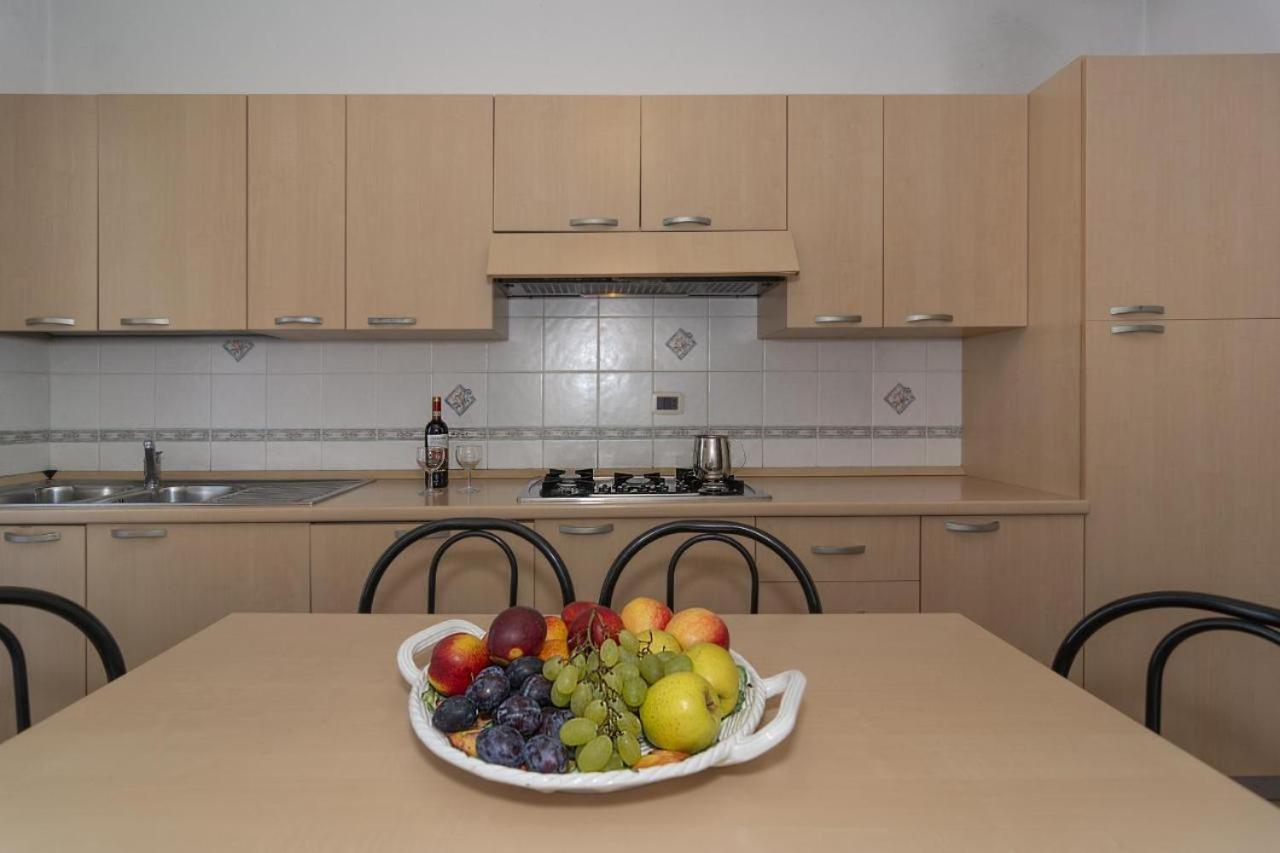 Giada Palace Apartments & Pool - Giada Palace Group ลุคคา ภายนอก รูปภาพ